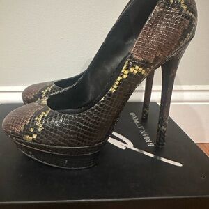 B Brian Atwood Snakeskin Heels 
size 9